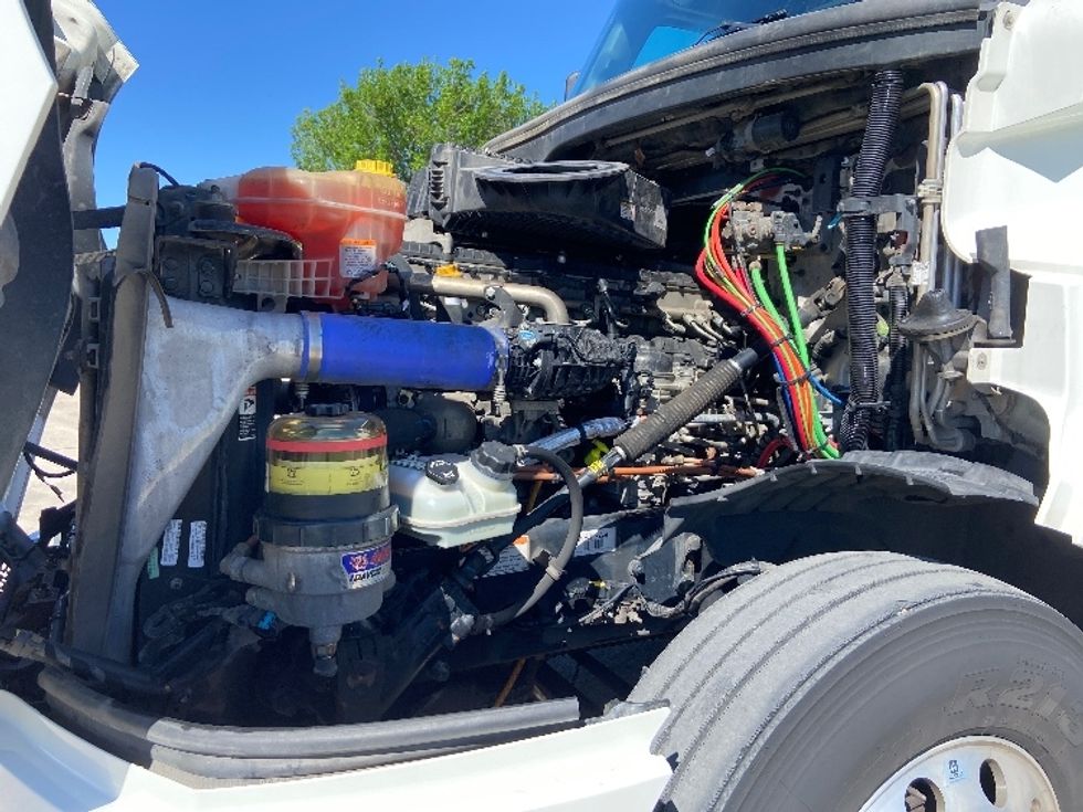 Sleeper Tractor-Heavy Duty Tractors-Freightliner-2022-T12664ST-San Antonio-TX-483,391\n\t\tmiles-$ 72,500 - Image 21