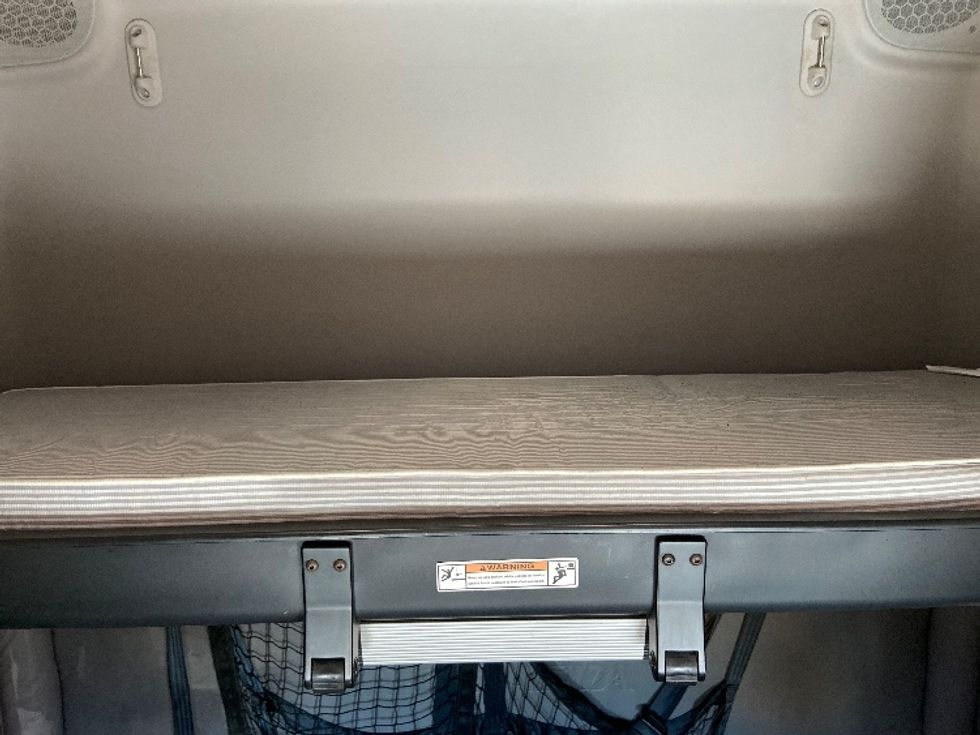 Sleeper Tractor-Heavy Duty Tractors-Freightliner-2022-T12664ST-San Antonio-TX-483,391\n\t\tmiles-$ 72,500 - Image 22