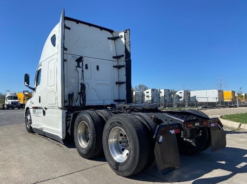 Sleeper Tractor-Heavy Duty Tractors-Freightliner-2022-T12664ST-San Antonio-TX-483,391\n\t\tmiles-$ 72,500 - Image 5
