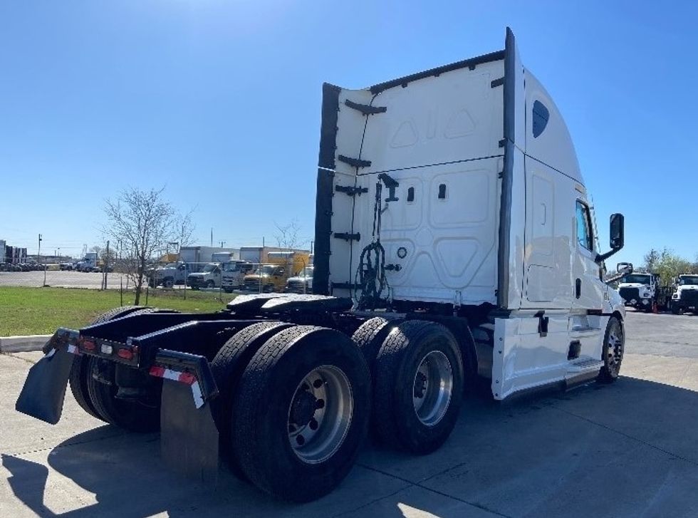 Sleeper Tractor-Heavy Duty Tractors-Freightliner-2022-T12664ST-San Antonio-TX-483,391\n\t\tmiles-$ 72,500 - Image 7