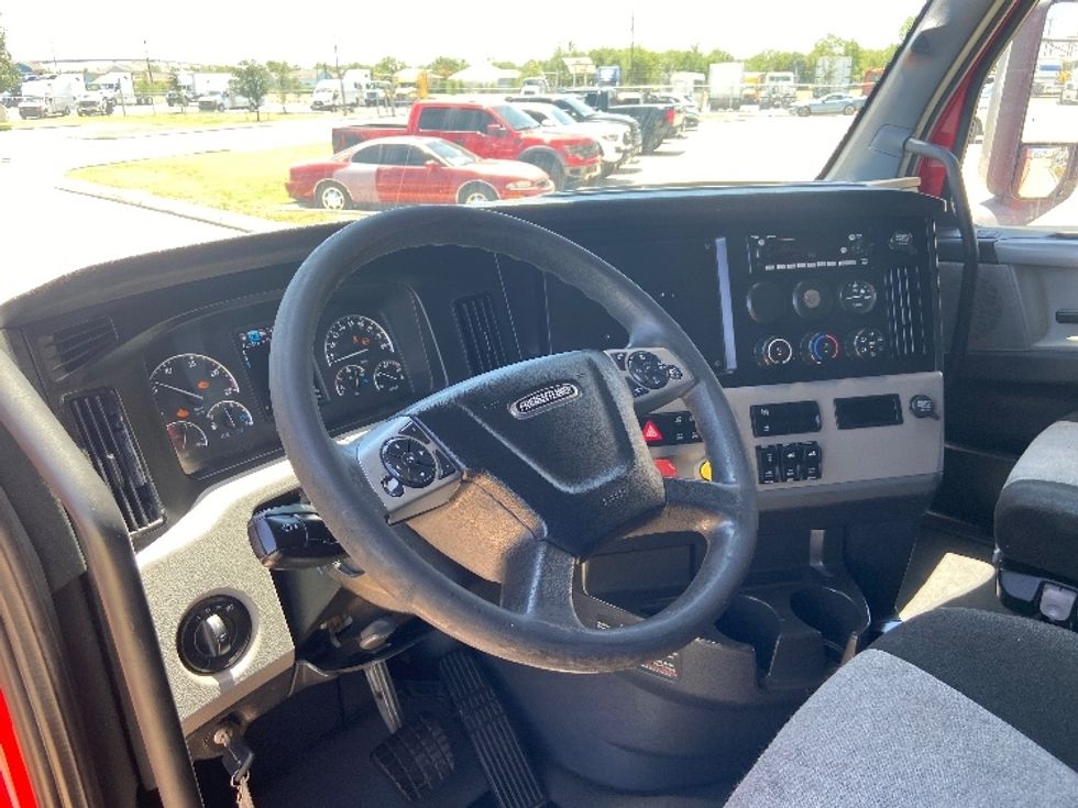 Sleeper Tractor-Heavy Duty Tractors-Freightliner-2022-T12664ST-San Antonio-TX-484,921\n\t\tmiles-$ 76,500 - Image 10