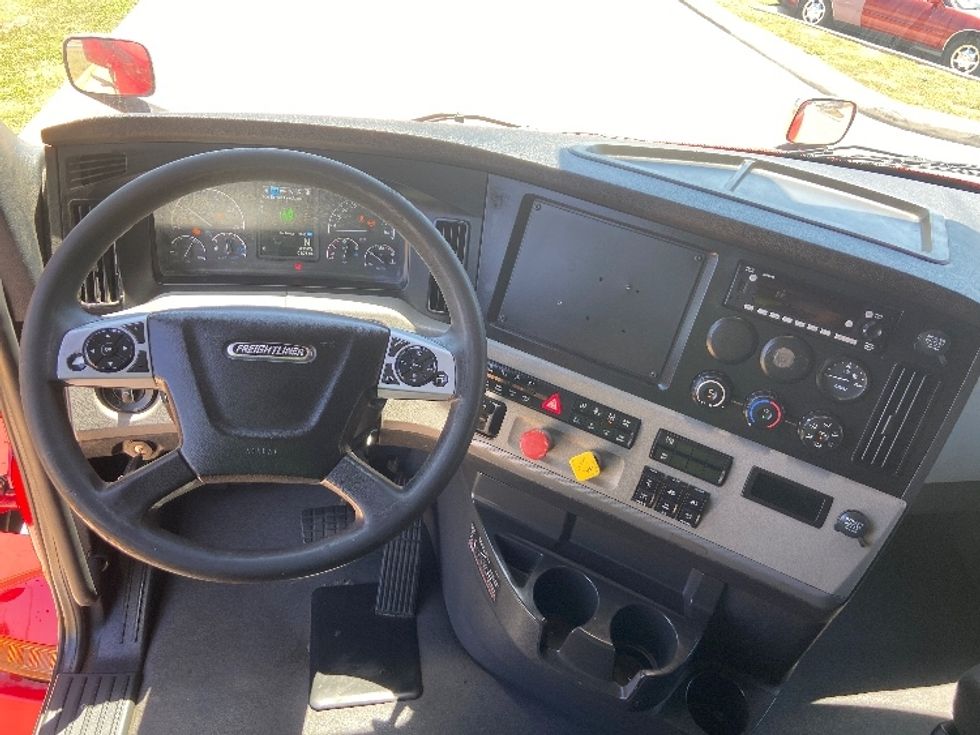 Sleeper Tractor-Heavy Duty Tractors-Freightliner-2022-T12664ST-San Antonio-TX-484,921\n\t\tmiles-$ 76,500 - Image 11