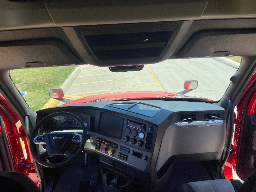 Sleeper Tractor-Heavy Duty Tractors-Freightliner-2022-T12664ST-San Antonio-TX-484,921\n\t\tmiles-$ 76,500 - Image 12