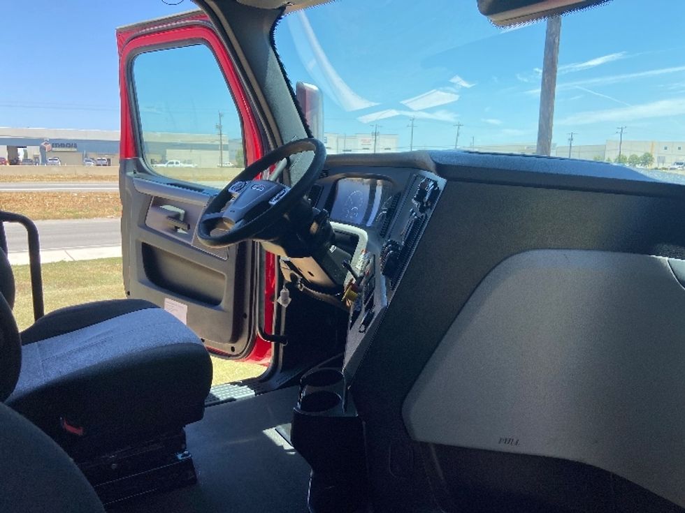 Sleeper Tractor-Heavy Duty Tractors-Freightliner-2022-T12664ST-San Antonio-TX-484,921\n\t\tmiles-$ 76,500 - Image 15