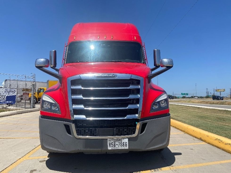 Sleeper Tractor-Heavy Duty Tractors-Freightliner-2022-T12664ST-San Antonio-TX-484,921\n\t\tmiles-$ 76,500 - Image 2