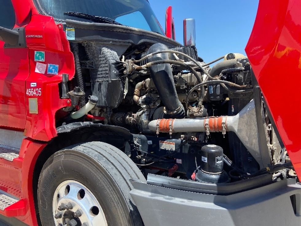 Sleeper Tractor-Heavy Duty Tractors-Freightliner-2022-T12664ST-San Antonio-TX-484,921\n\t\tmiles-$ 76,500 - Image 20