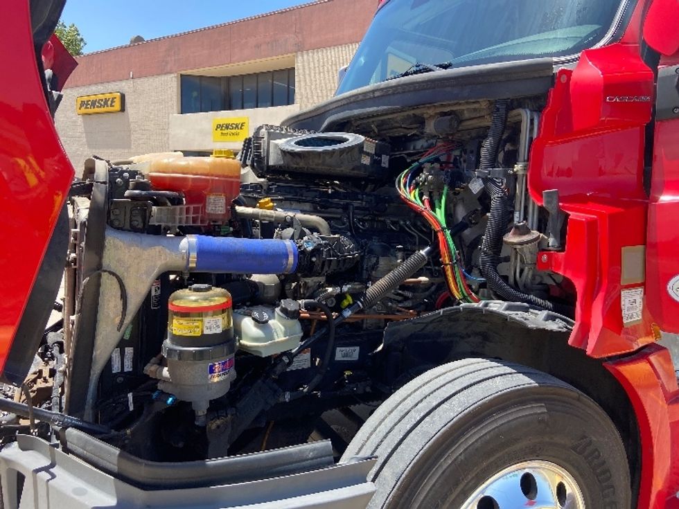 Sleeper Tractor-Heavy Duty Tractors-Freightliner-2022-T12664ST-San Antonio-TX-484,921\n\t\tmiles-$ 76,500 - Image 21