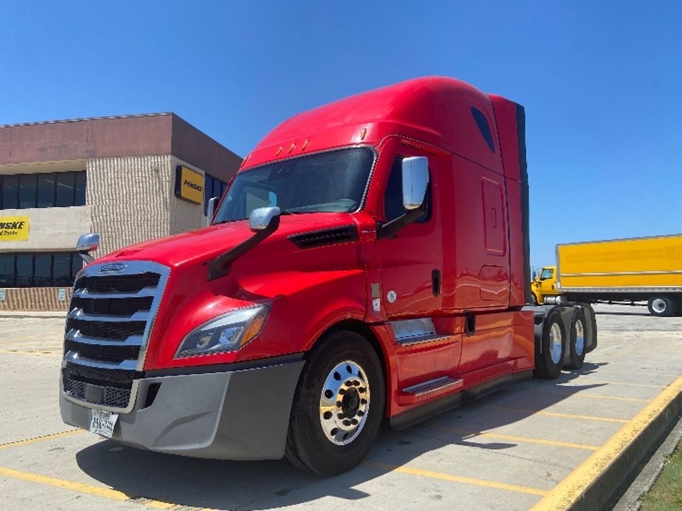 Sleeper Tractor-Heavy Duty Tractors-Freightliner-2022-T12664ST-San Antonio-TX-484,921\n\t\tmiles-$ 76,500 - Image 3
