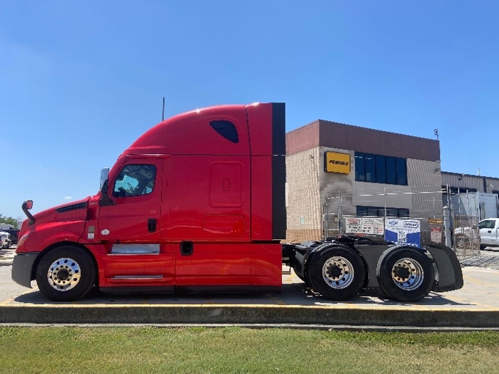 Sleeper Tractor-Heavy Duty Tractors-Freightliner-2022-T12664ST-San Antonio-TX-484,921\n\t\tmiles-$ 76,500 - Image 4