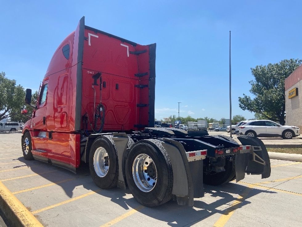Sleeper Tractor-Heavy Duty Tractors-Freightliner-2022-T12664ST-San Antonio-TX-484,921\n\t\tmiles-$ 76,500 - Image 5