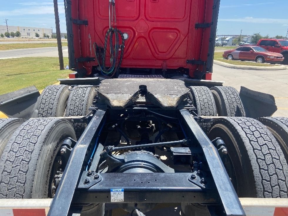 Sleeper Tractor-Heavy Duty Tractors-Freightliner-2022-T12664ST-San Antonio-TX-484,921\n\t\tmiles-$ 76,500 - Image 6