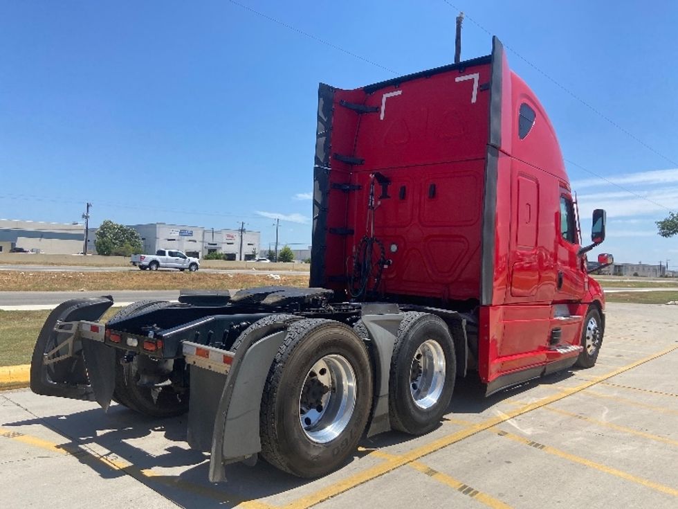 Sleeper Tractor-Heavy Duty Tractors-Freightliner-2022-T12664ST-San Antonio-TX-484,921\n\t\tmiles-$ 76,500 - Image 7