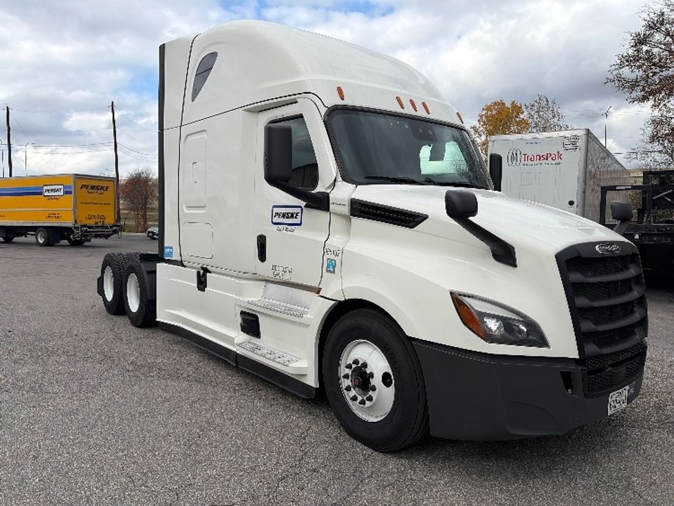 Sleeper Tractor-Heavy Duty Tractors-Freightliner-2022-T12664ST-San Antonio-TX-485,994\n\t\tmiles-$ 72,500 - Image 1