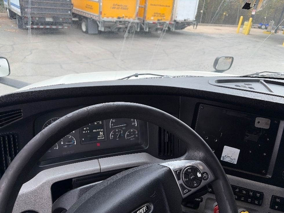 Sleeper Tractor-Heavy Duty Tractors-Freightliner-2022-T12664ST-San Antonio-TX-485,994\n\t\tmiles-$ 72,500 - Image 11