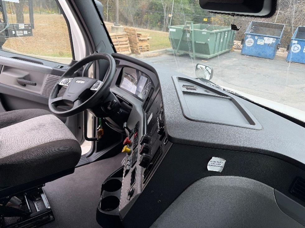 Sleeper Tractor-Heavy Duty Tractors-Freightliner-2022-T12664ST-San Antonio-TX-485,994\n\t\tmiles-$ 72,500 - Image 15