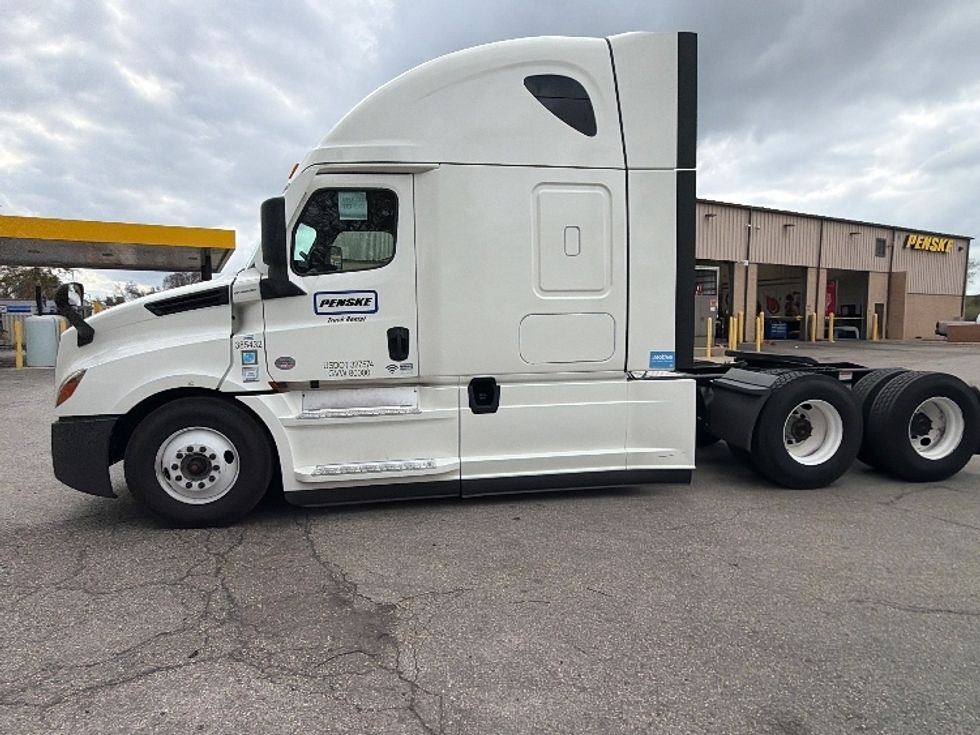 Sleeper Tractor-Heavy Duty Tractors-Freightliner-2022-T12664ST-San Antonio-TX-485,994\n\t\tmiles-$ 72,500 - Image 4