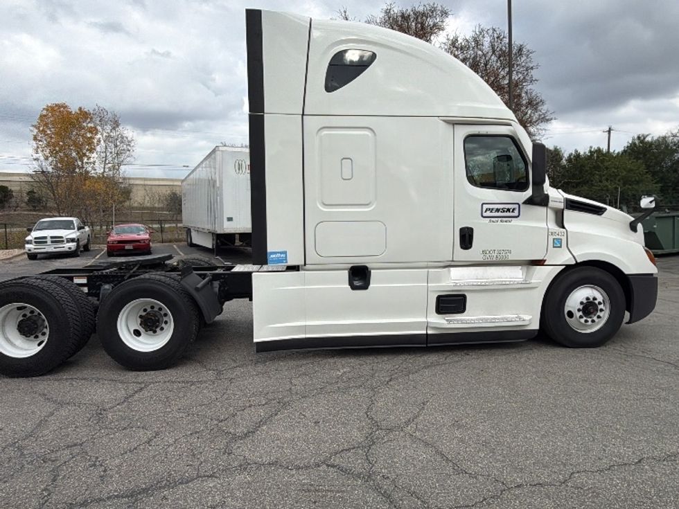 Sleeper Tractor-Heavy Duty Tractors-Freightliner-2022-T12664ST-San Antonio-TX-485,994\n\t\tmiles-$ 72,500 - Image 8