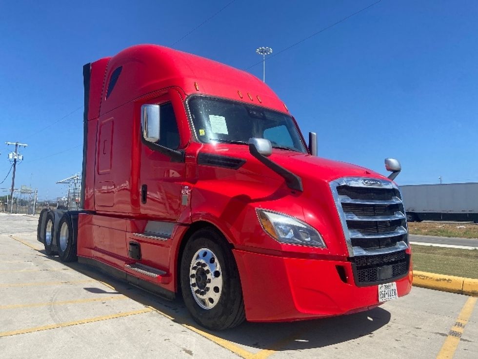 Sleeper Tractor-Heavy Duty Tractors-Freightliner-2022-T12664ST-San Antonio-TX-488,588\n\t\tmiles-$ 76,250 - Image 1