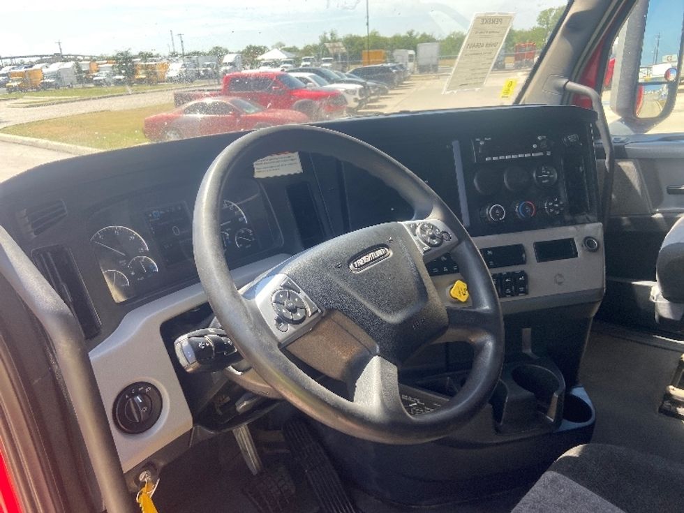 Sleeper Tractor-Heavy Duty Tractors-Freightliner-2022-T12664ST-San Antonio-TX-488,588\n\t\tmiles-$ 76,250 - Image 10