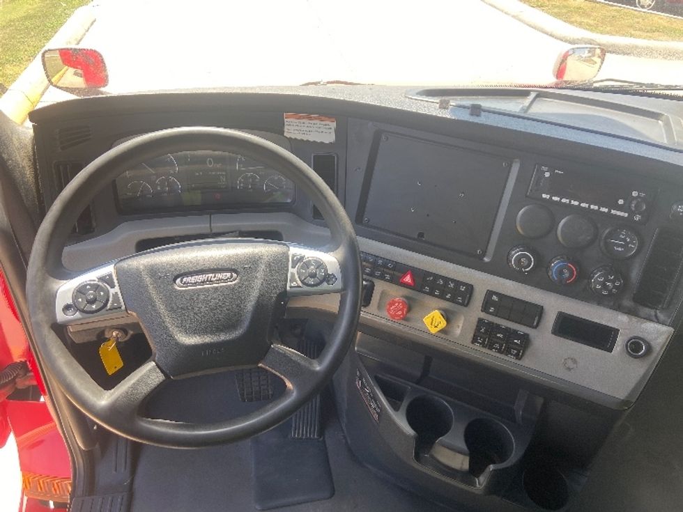 Sleeper Tractor-Heavy Duty Tractors-Freightliner-2022-T12664ST-San Antonio-TX-488,588\n\t\tmiles-$ 76,250 - Image 11