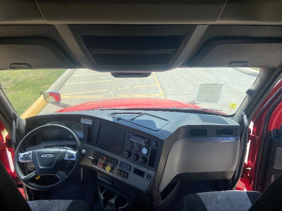 Sleeper Tractor-Heavy Duty Tractors-Freightliner-2022-T12664ST-San Antonio-TX-488,588\n\t\tmiles-$ 76,250 - Image 12