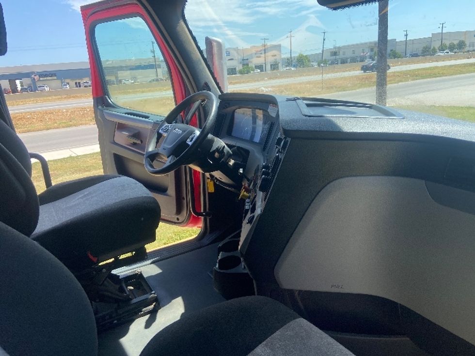 Sleeper Tractor-Heavy Duty Tractors-Freightliner-2022-T12664ST-San Antonio-TX-488,588\n\t\tmiles-$ 76,250 - Image 15