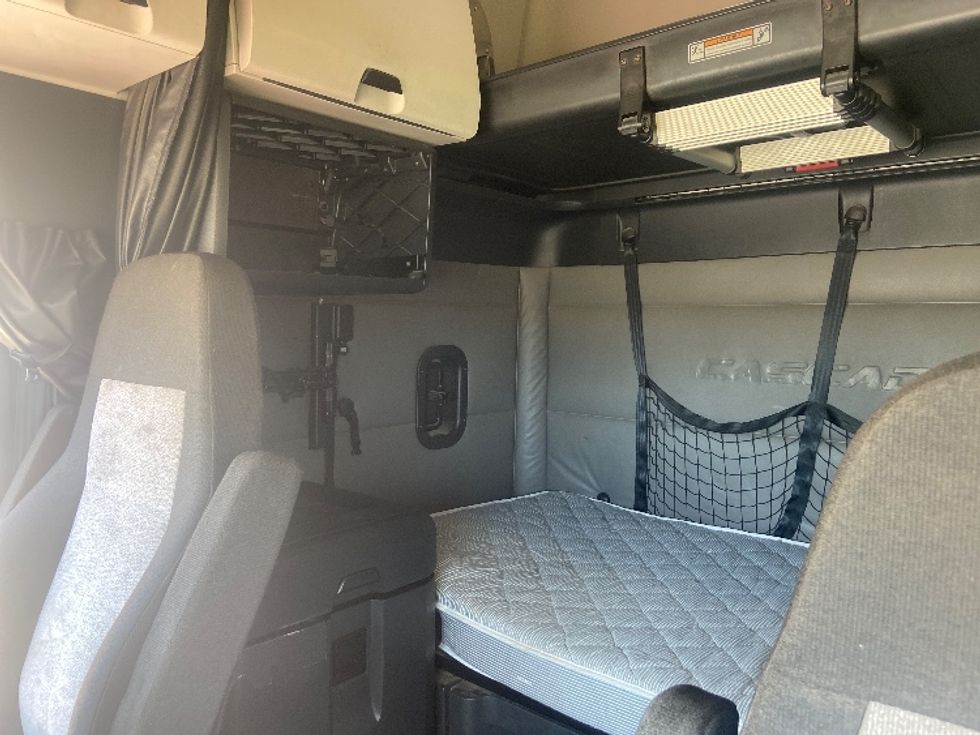 Sleeper Tractor-Heavy Duty Tractors-Freightliner-2022-T12664ST-San Antonio-TX-488,588\n\t\tmiles-$ 76,250 - Image 19