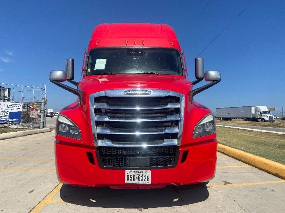Sleeper Tractor-Heavy Duty Tractors-Freightliner-2022-T12664ST-San Antonio-TX-488,588\n\t\tmiles-$ 76,250 - Image 2