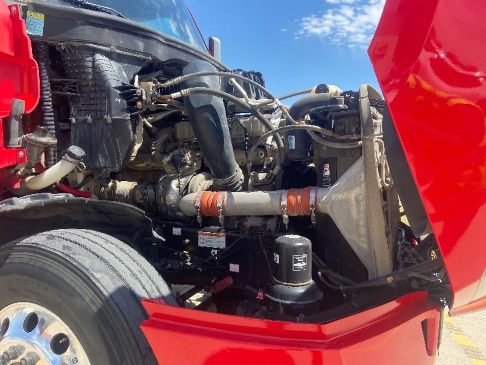 Sleeper Tractor-Heavy Duty Tractors-Freightliner-2022-T12664ST-San Antonio-TX-488,588\n\t\tmiles-$ 76,250 - Image 20