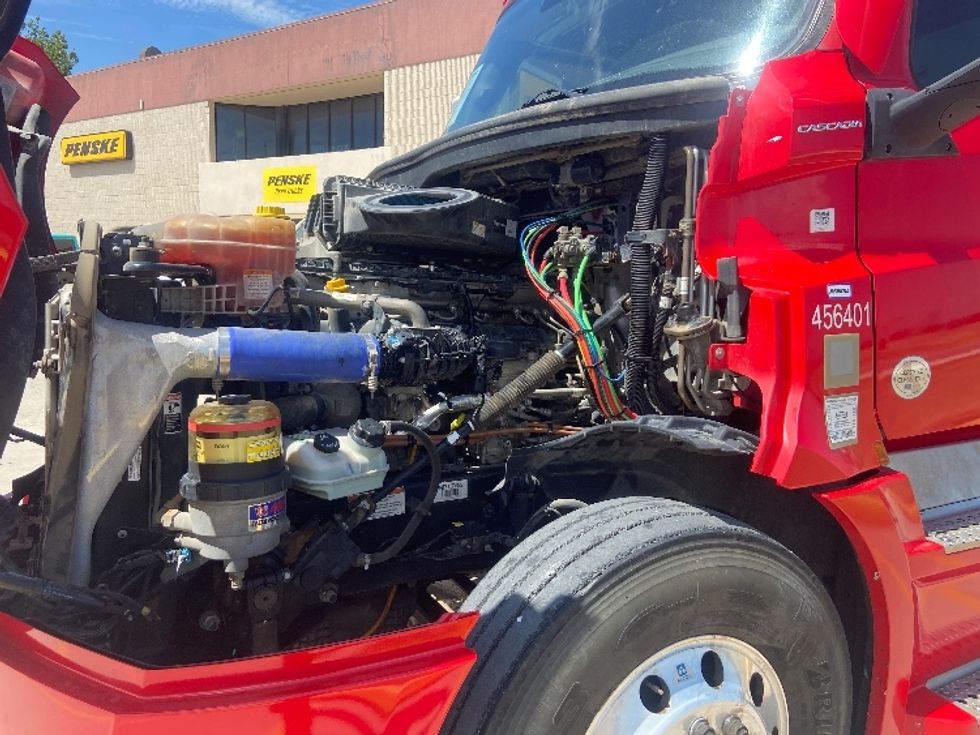 Sleeper Tractor-Heavy Duty Tractors-Freightliner-2022-T12664ST-San Antonio-TX-488,588\n\t\tmiles-$ 76,250 - Image 21