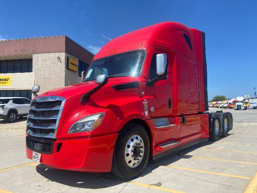 Sleeper Tractor-Heavy Duty Tractors-Freightliner-2022-T12664ST-San Antonio-TX-488,588\n\t\tmiles-$ 76,250 - Image 3