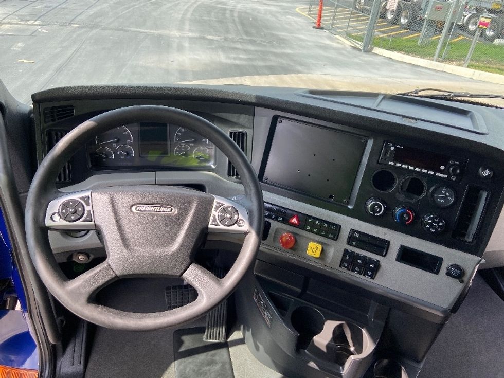 Sleeper Tractor-Heavy Duty Tractors-Freightliner-2022-T12664ST-San Antonio-TX-493,441\n\t\tmiles-$ 72,500 - Image 11