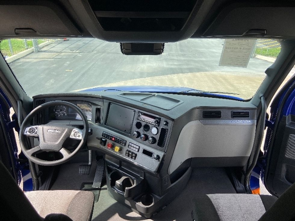 Sleeper Tractor-Heavy Duty Tractors-Freightliner-2022-T12664ST-San Antonio-TX-493,441\n\t\tmiles-$ 72,500 - Image 12
