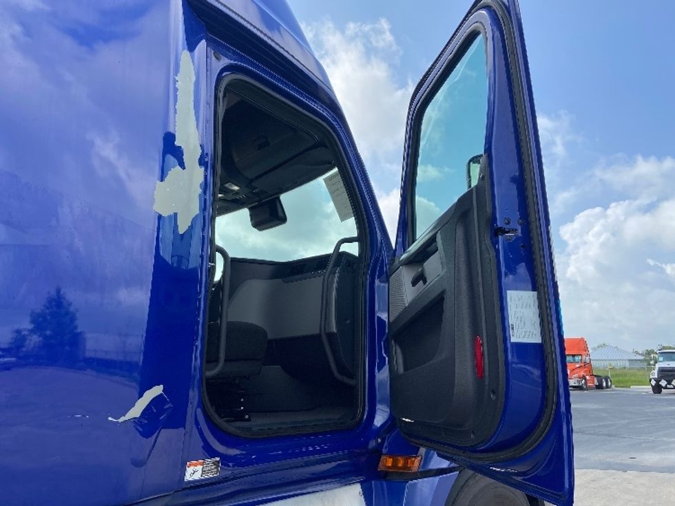 Sleeper Tractor-Heavy Duty Tractors-Freightliner-2022-T12664ST-San Antonio-TX-493,441\n\t\tmiles-$ 72,500 - Image 13