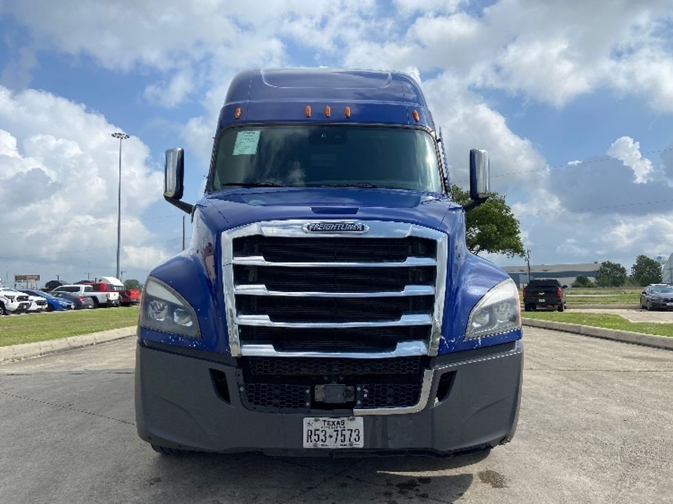 Sleeper Tractor-Heavy Duty Tractors-Freightliner-2022-T12664ST-San Antonio-TX-493,441\n\t\tmiles-$ 72,500 - Image 2