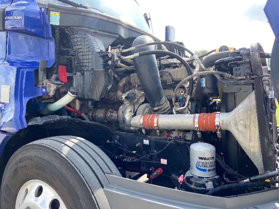 Sleeper Tractor-Heavy Duty Tractors-Freightliner-2022-T12664ST-San Antonio-TX-493,441\n\t\tmiles-$ 72,500 - Image 20