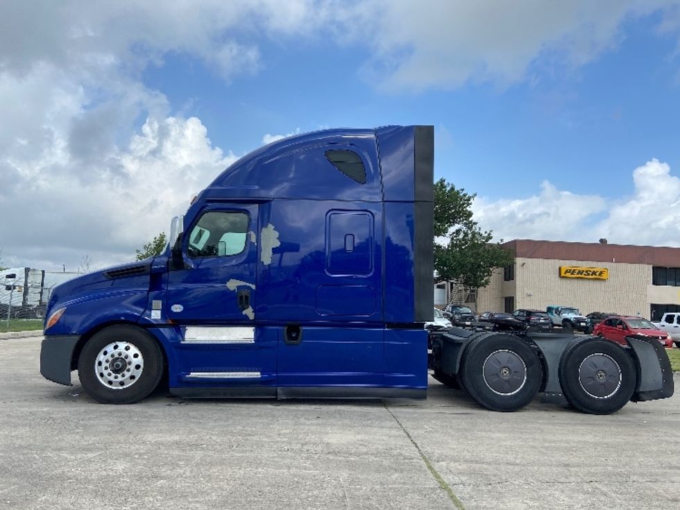 Sleeper Tractor-Heavy Duty Tractors-Freightliner-2022-T12664ST-San Antonio-TX-493,441\n\t\tmiles-$ 72,500 - Image 4