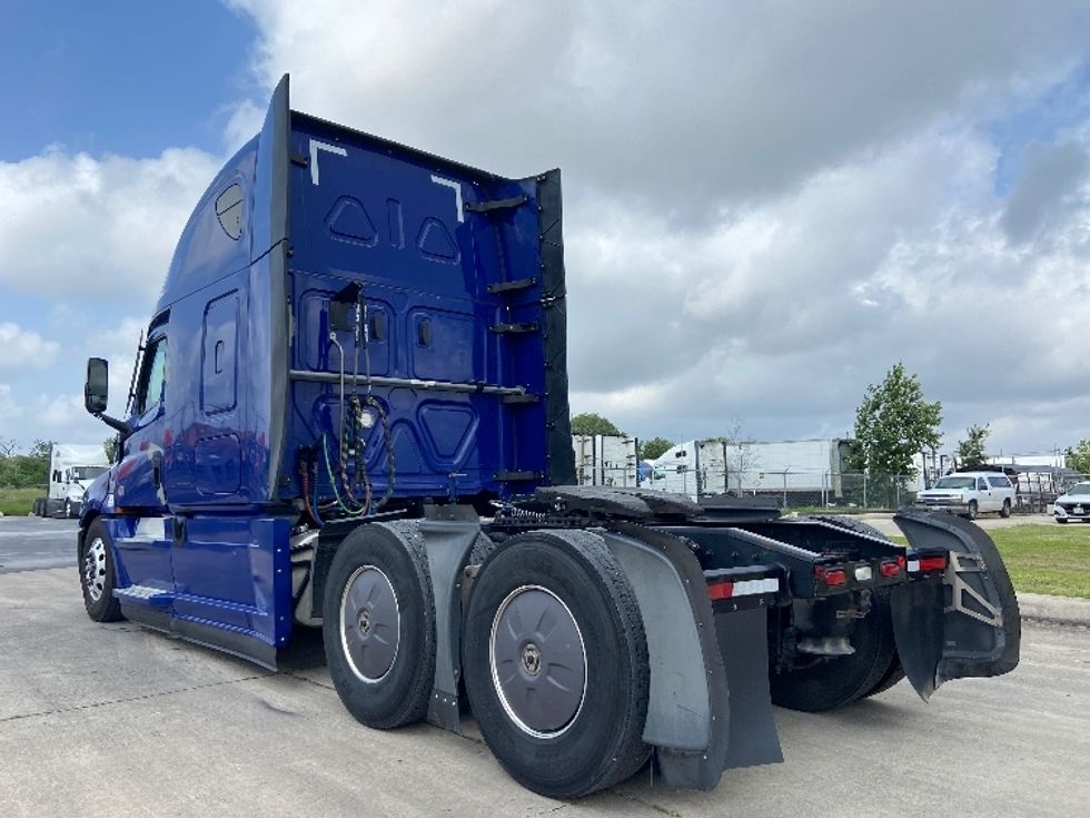 Sleeper Tractor-Heavy Duty Tractors-Freightliner-2022-T12664ST-San Antonio-TX-493,441\n\t\tmiles-$ 72,500 - Image 5