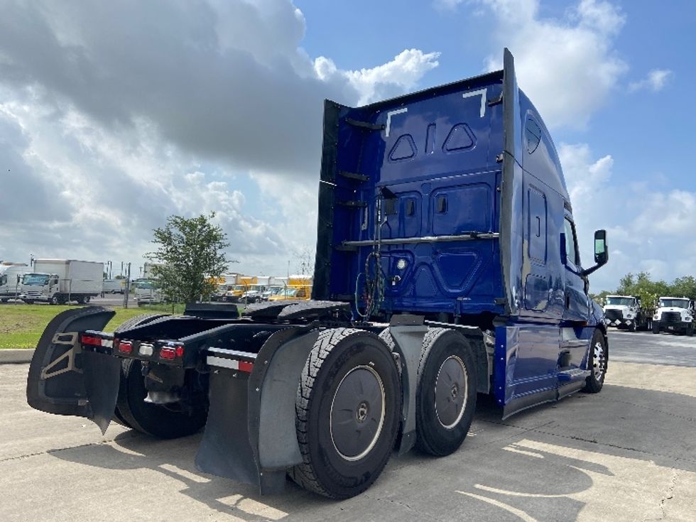 Sleeper Tractor-Heavy Duty Tractors-Freightliner-2022-T12664ST-San Antonio-TX-493,441\n\t\tmiles-$ 72,500 - Image 7