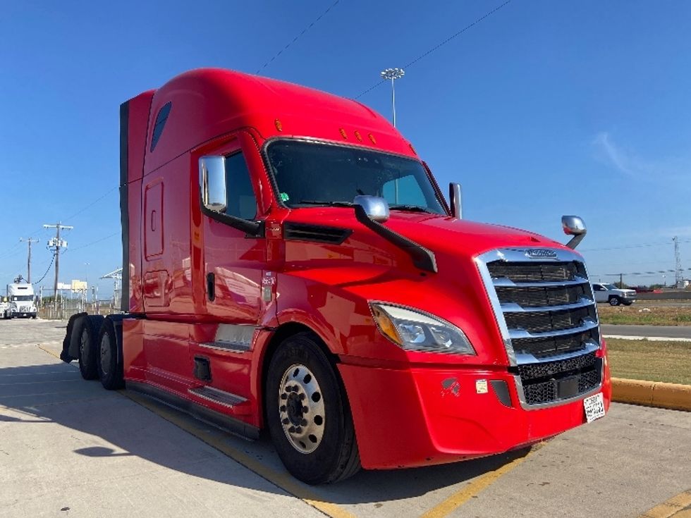 Sleeper Tractor-Heavy Duty Tractors-Freightliner-2022-T12664ST-San Antonio-TX-496,103\n\t\tmiles-$ 75,500 - Image 1