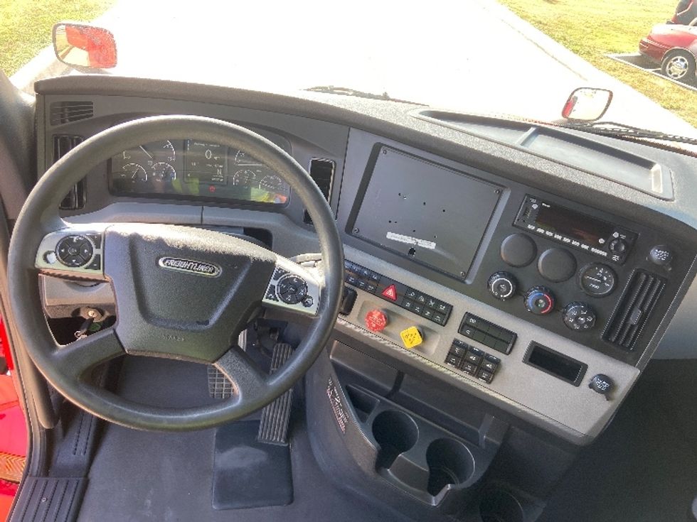 Sleeper Tractor-Heavy Duty Tractors-Freightliner-2022-T12664ST-San Antonio-TX-496,103\n\t\tmiles-$ 75,500 - Image 11