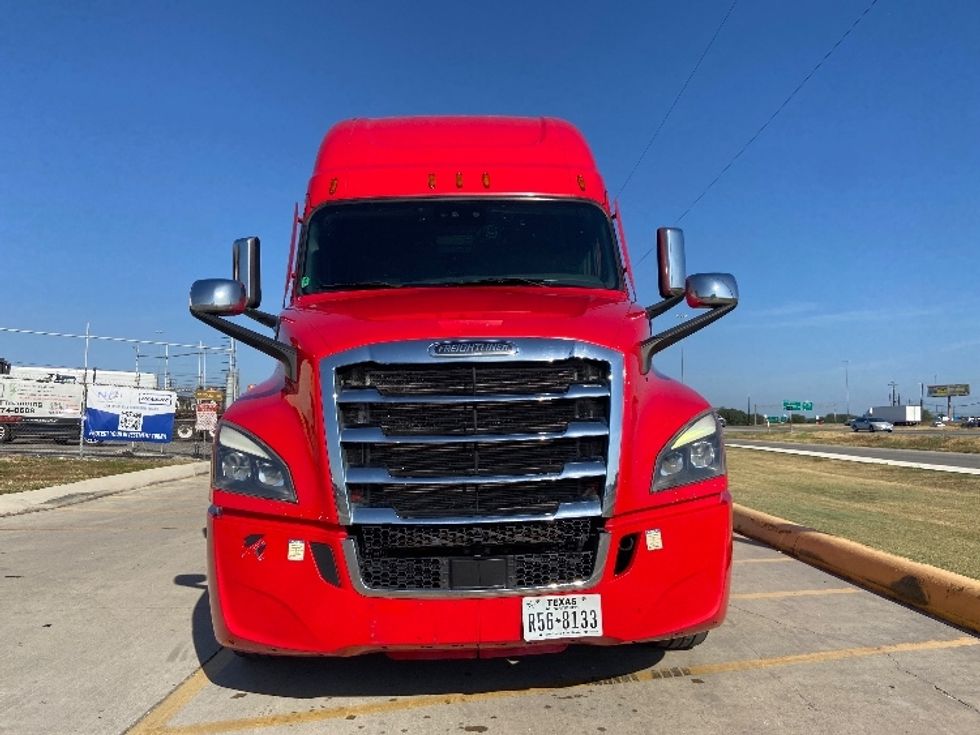 Sleeper Tractor-Heavy Duty Tractors-Freightliner-2022-T12664ST-San Antonio-TX-496,103\n\t\tmiles-$ 75,500 - Image 2