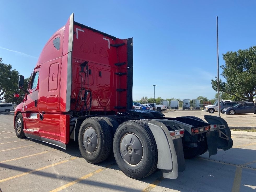Sleeper Tractor-Heavy Duty Tractors-Freightliner-2022-T12664ST-San Antonio-TX-496,103\n\t\tmiles-$ 75,500 - Image 5