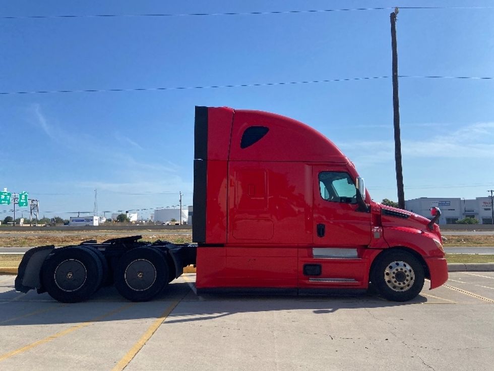 Sleeper Tractor-Heavy Duty Tractors-Freightliner-2022-T12664ST-San Antonio-TX-496,103\n\t\tmiles-$ 75,500 - Image 8