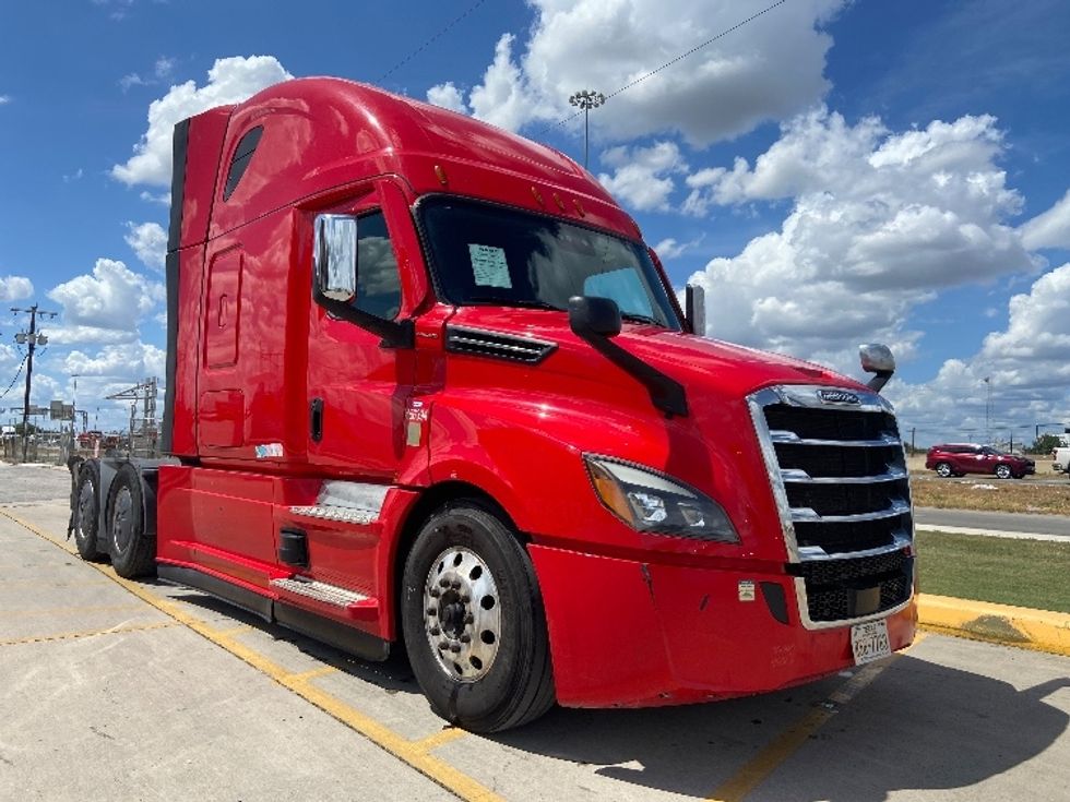Sleeper Tractor-Heavy Duty Tractors-Freightliner-2022-T12664ST-San Antonio-TX-496,589\n\t\tmiles-$ 75,500 - Image 1