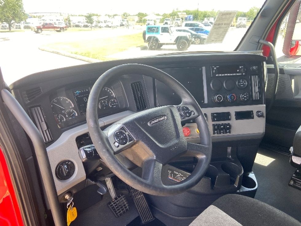 Sleeper Tractor-Heavy Duty Tractors-Freightliner-2022-T12664ST-San Antonio-TX-496,589\n\t\tmiles-$ 75,500 - Image 10