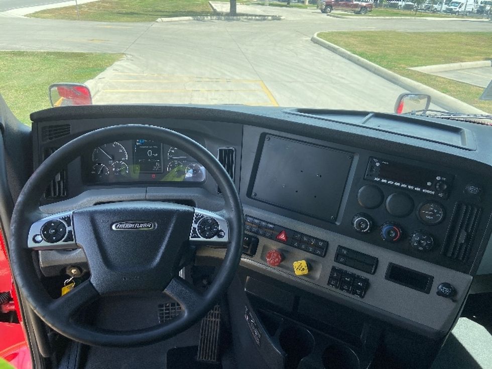 Sleeper Tractor-Heavy Duty Tractors-Freightliner-2022-T12664ST-San Antonio-TX-496,589\n\t\tmiles-$ 75,500 - Image 11