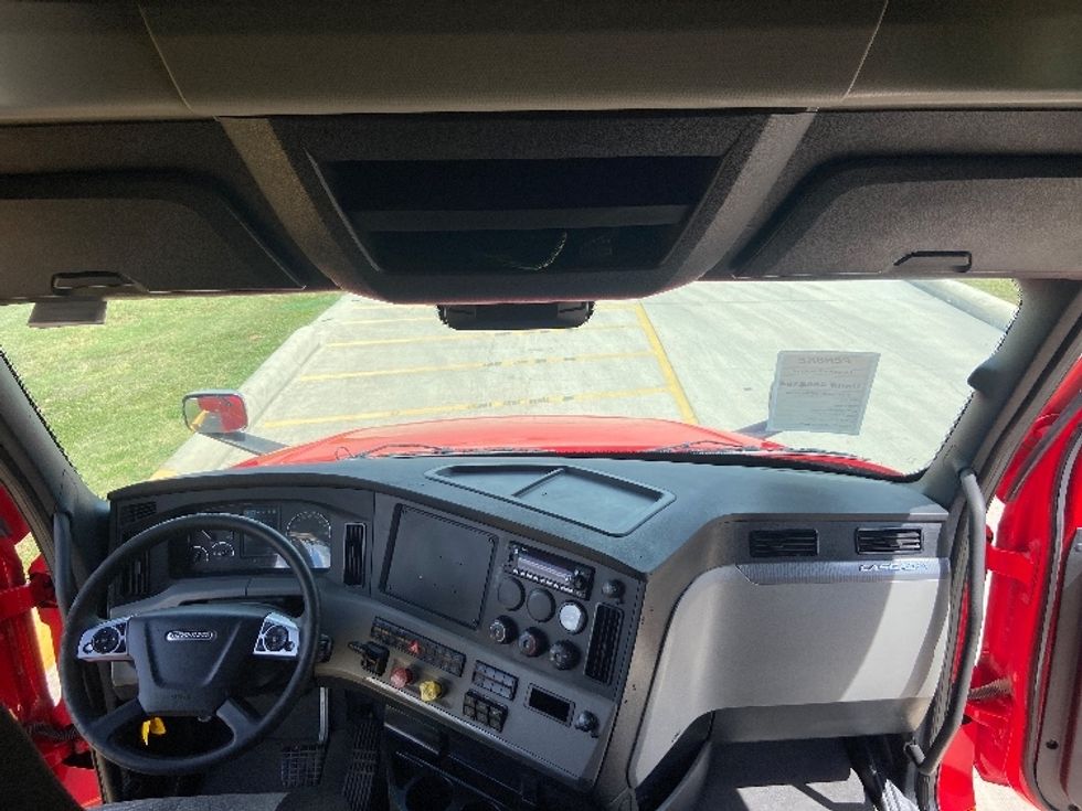 Sleeper Tractor-Heavy Duty Tractors-Freightliner-2022-T12664ST-San Antonio-TX-496,589\n\t\tmiles-$ 75,500 - Image 12
