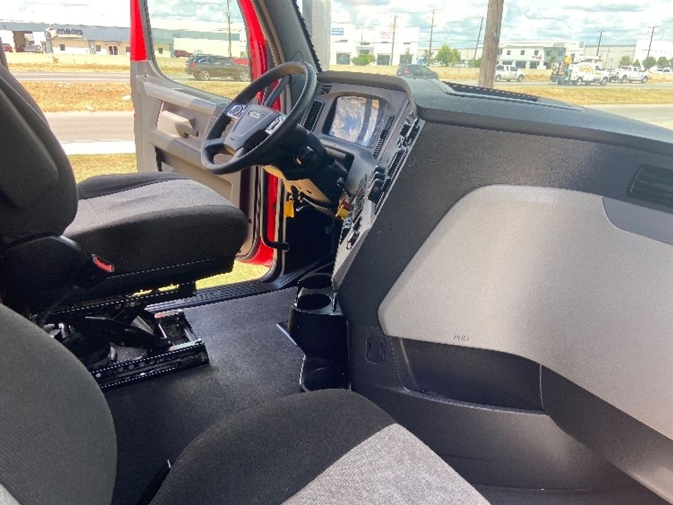 Sleeper Tractor-Heavy Duty Tractors-Freightliner-2022-T12664ST-San Antonio-TX-496,589\n\t\tmiles-$ 75,500 - Image 15
