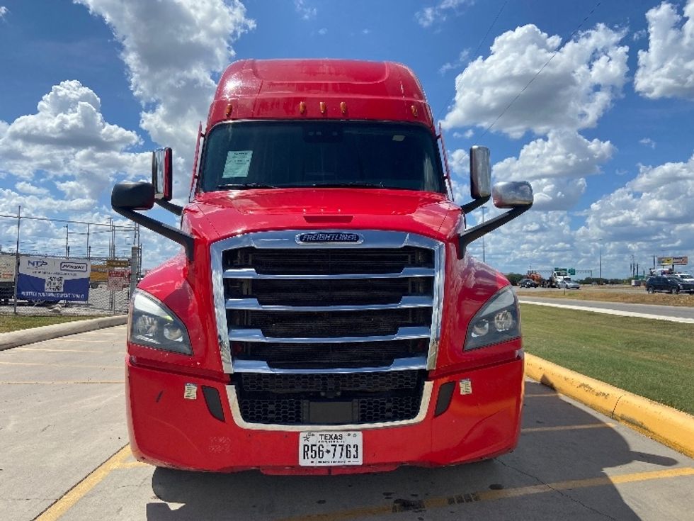 Sleeper Tractor-Heavy Duty Tractors-Freightliner-2022-T12664ST-San Antonio-TX-496,589\n\t\tmiles-$ 75,500 - Image 2
